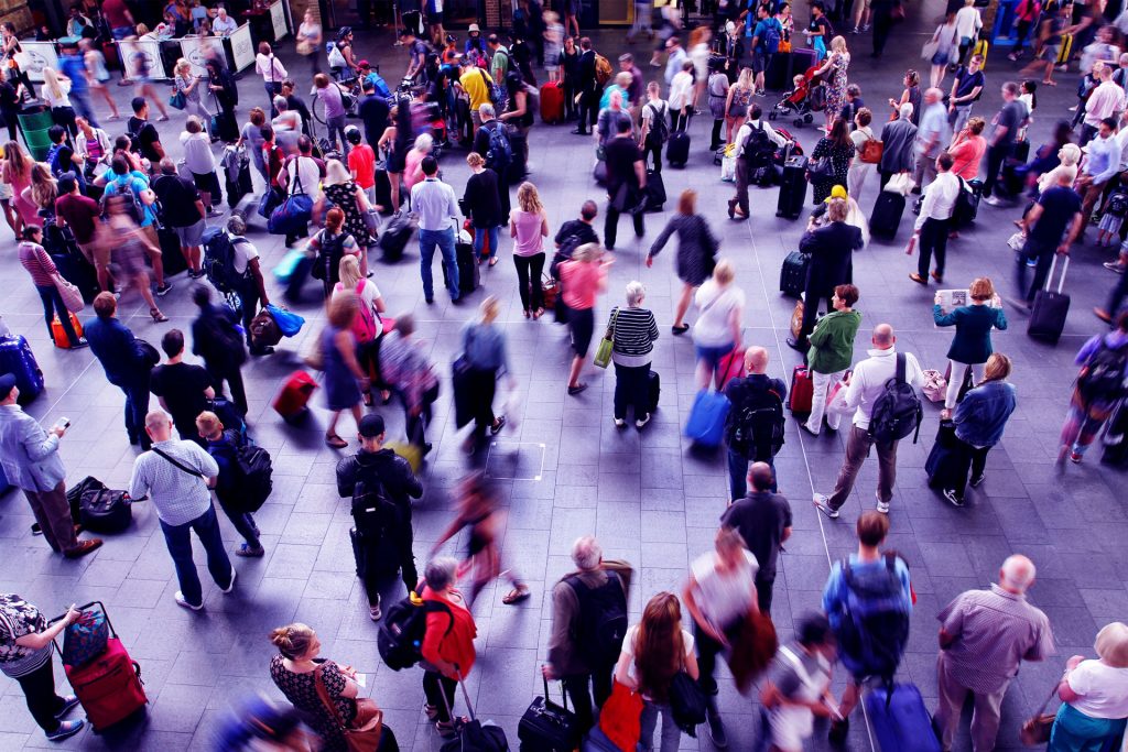 Passageiros passando por overbooking em companhia aérea